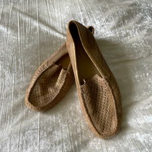 Donald J Pliner gold Lula flats